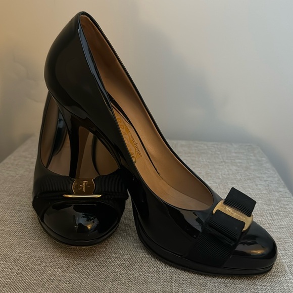 Salvatore Ferragamo Black Patent leather Bow High Heel Pumps 7.5 - Picture 2 of 10